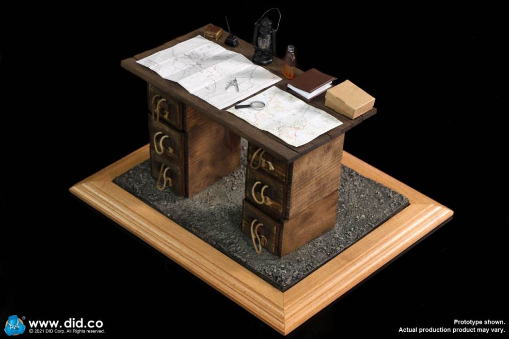 British Colonel in World War I (#B11012) & Combat Table Scene Set (#E60062) 1/6