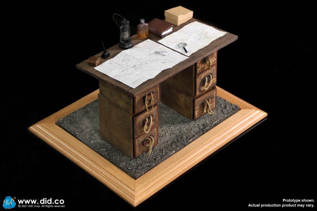 British Colonel in World War I (#B11012) & Combat Table Scene Set (#E60062) 1/6