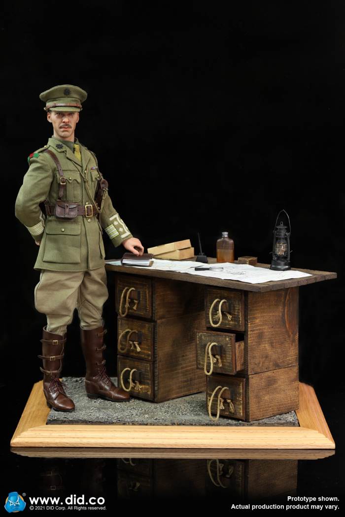 British Colonel in World War I (#B11012) & Combat Table Scene Set (#E60062) 1/6
