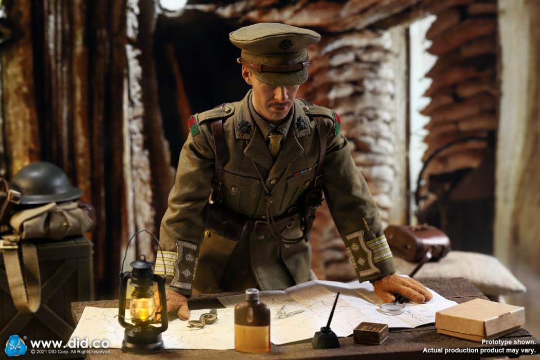 British Colonel in World War I (#B11012) & Combat Table Scene Set (#E60062) 1/6