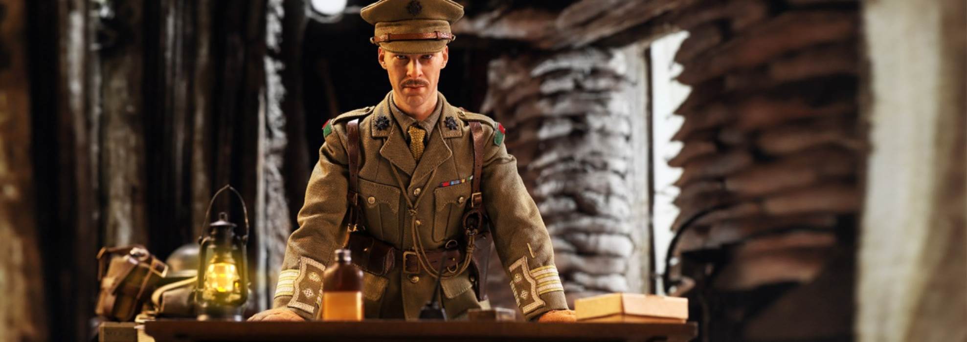 British Colonel in World War I (#B11012) & Combat Table Scene Set (#E60062) 1/6