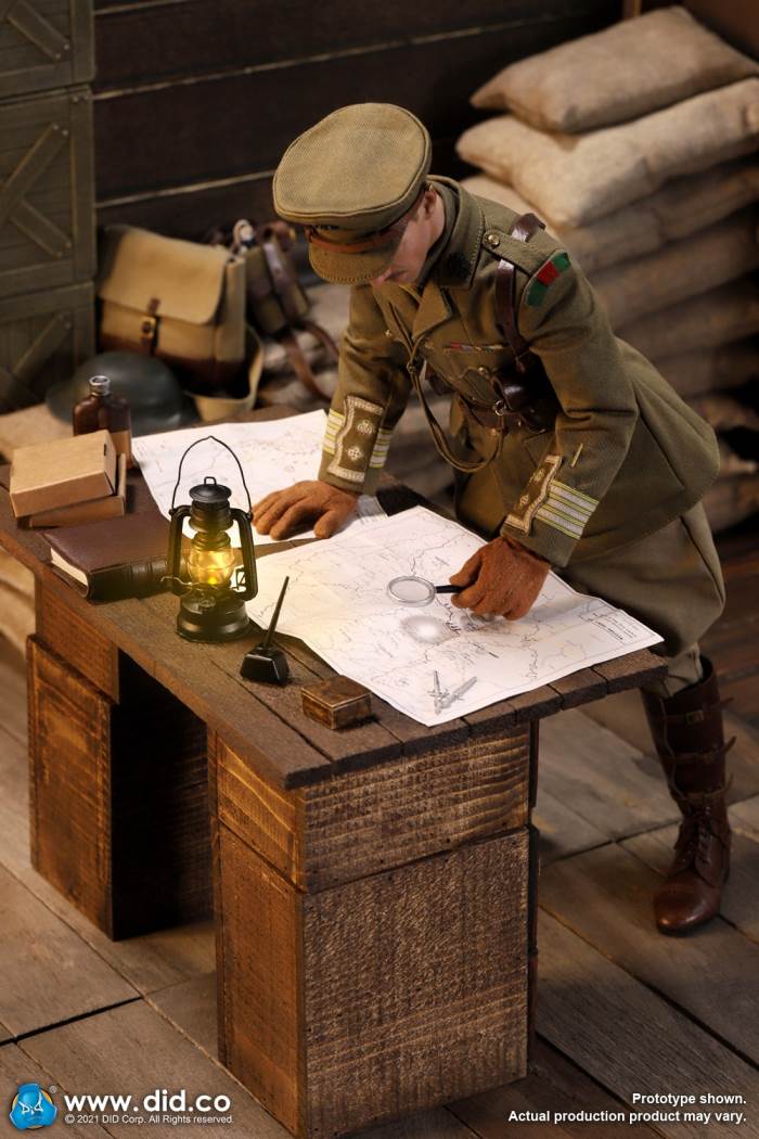 British Colonel in World War I (#B11012) & Combat Table Scene Set (#E60062) 1/6