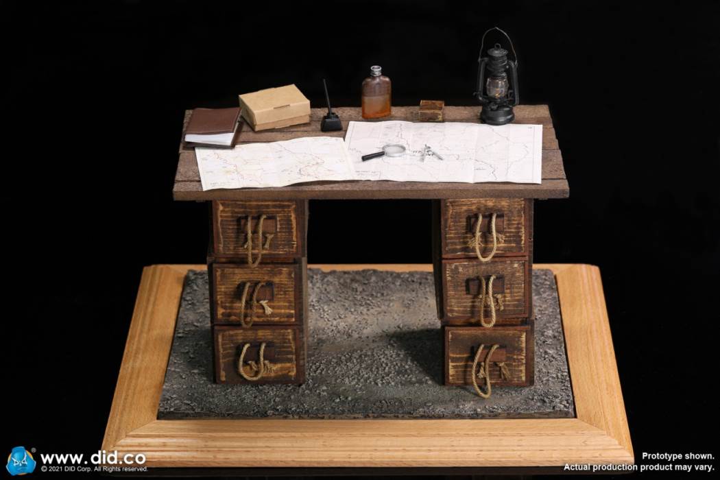 British Colonel in World War I (#B11012) & Combat Table Scene Set (#E60062) 1/6