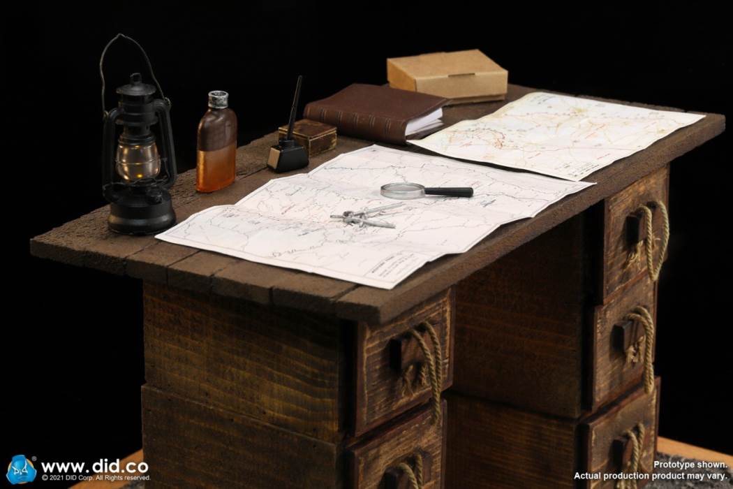 British Colonel in World War I (#B11012) & Combat Table Scene Set (#E60062) 1/6