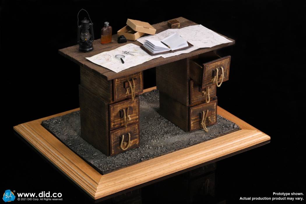 British Colonel in World War I (#B11012) & Combat Table Scene Set (#E60062) 1/6