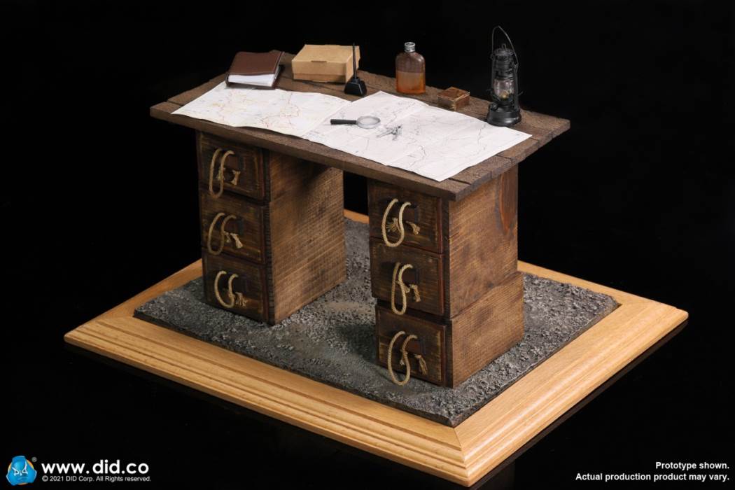 British Colonel in World War I (#B11012) & Combat Table Scene Set (#E60062) 1/6