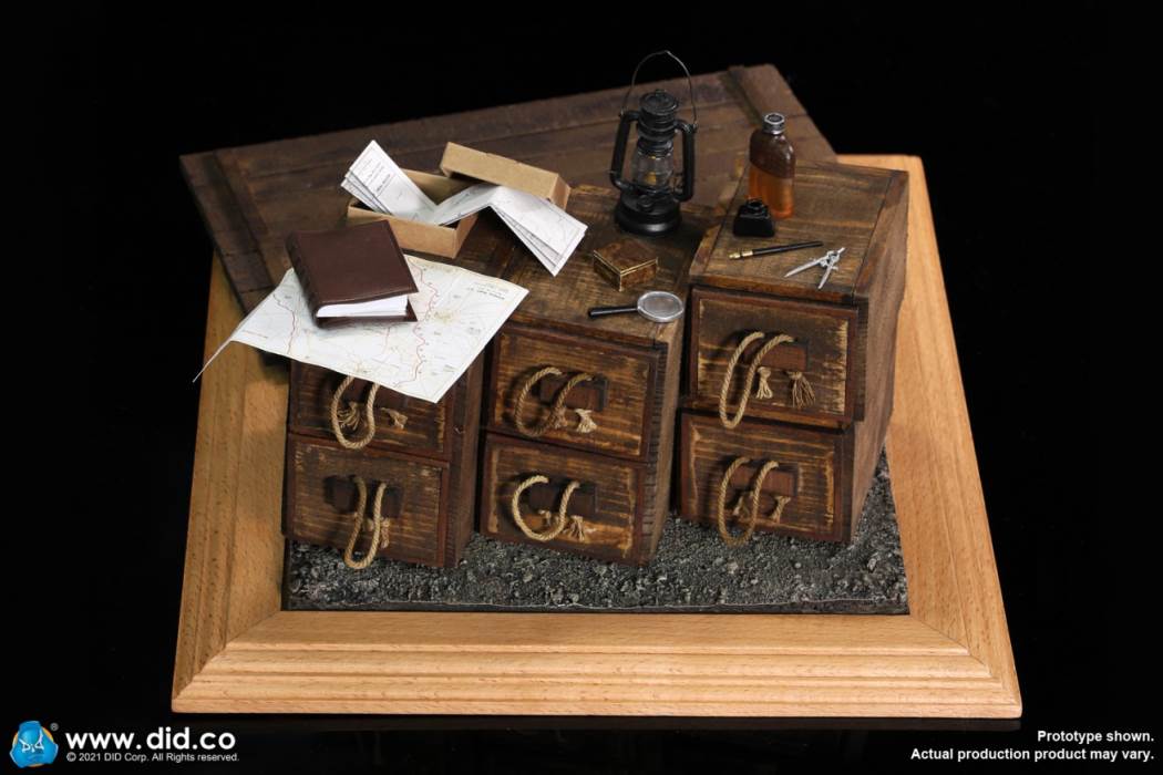 British Colonel in World War I (#B11012) & Combat Table Scene Set (#E60062) 1/6