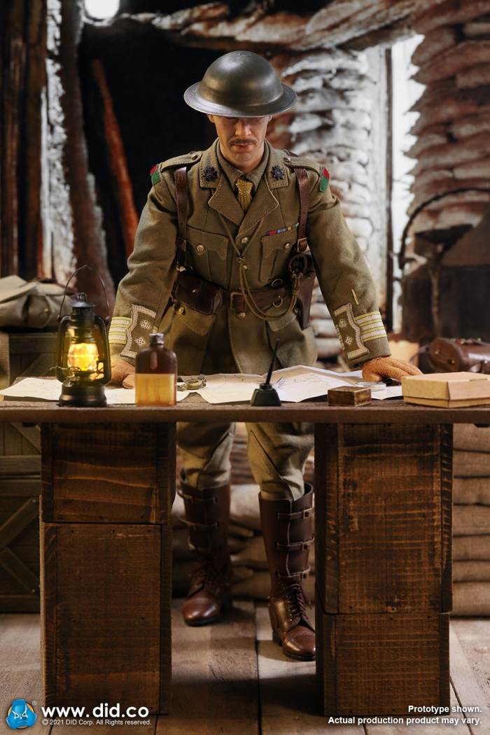 British Colonel in World War I (#B11012) & Combat Table Scene Set (#E60062) 1/6