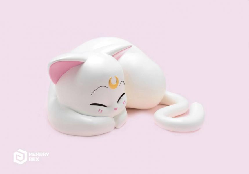 Luna Artemis sleeping - Sailor Moon