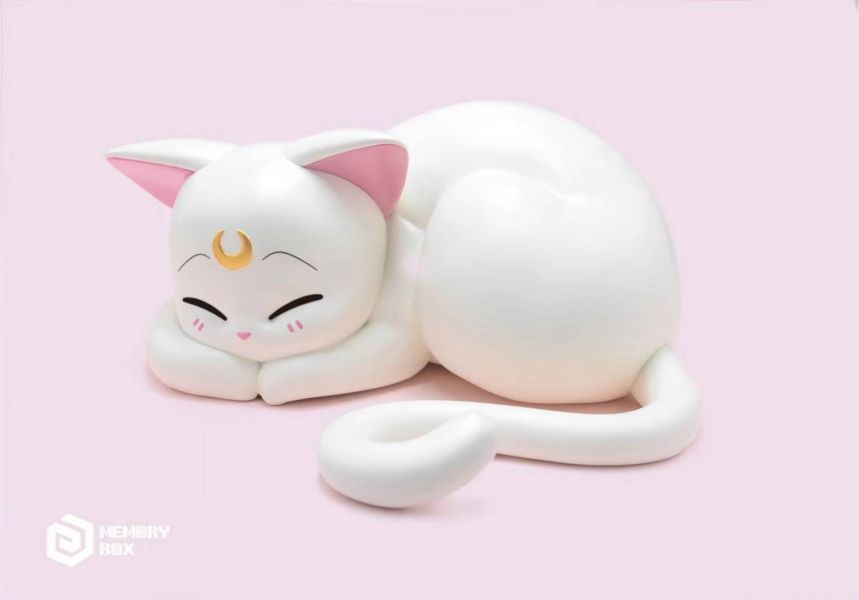 Luna Artemis sleeping - Sailor Moon