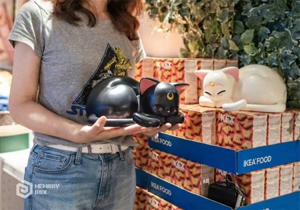 Luna Artemis sleeping - Sailor Moon