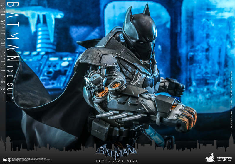 BATMAN: ARKHAM ORIGINS - BATMAN (XE SUIT) 1/6