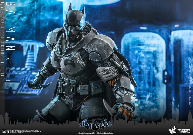 BATMAN: ARKHAM ORIGINS - BATMAN (XE SUIT) 1/6