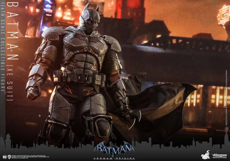 BATMAN: ARKHAM ORIGINS - BATMAN (XE SUIT) 1/6