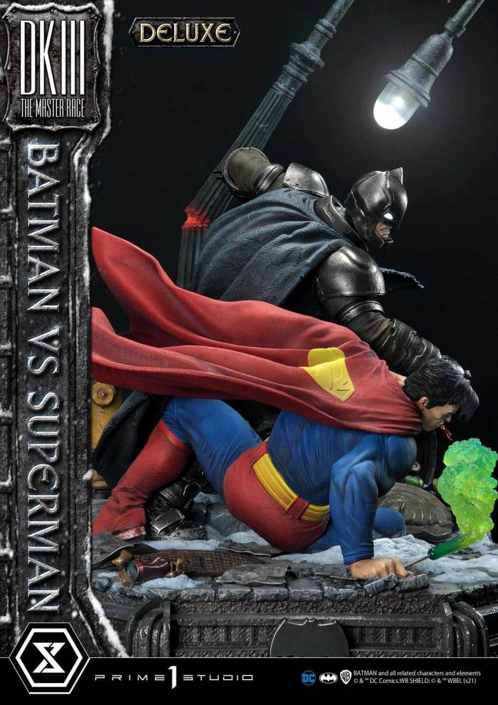 Batman:The Dark Knight Returns (Comics) Batman versus Superman Deluxe Version