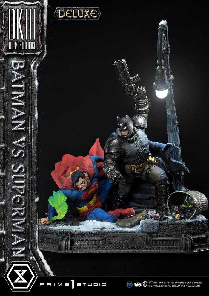 Batman:The Dark Knight Returns (Comics) Batman versus Superman Deluxe Version