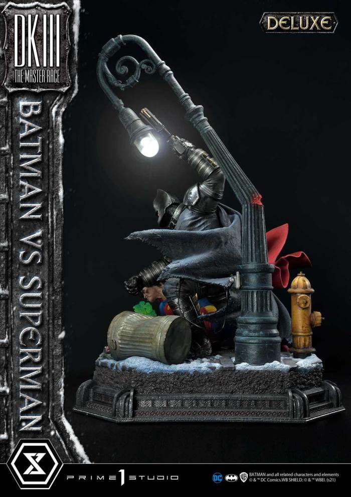 Batman:The Dark Knight Returns (Comics) Batman versus Superman Deluxe Version