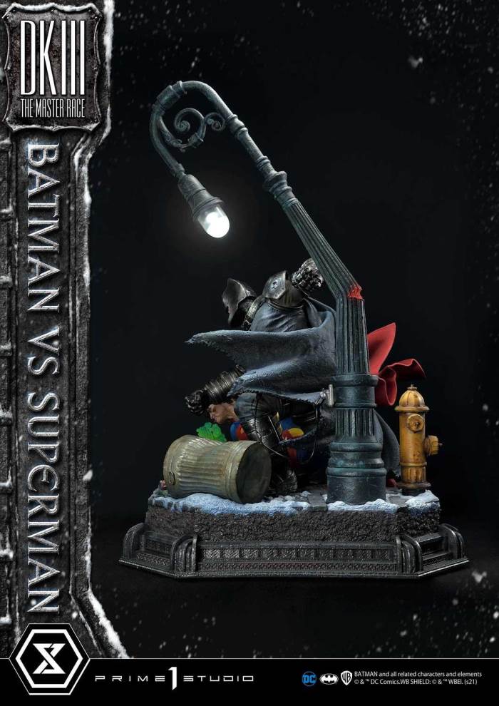 Batman:The Dark Knight Returns (Comics) Batman versus Superman Deluxe Version