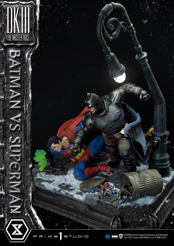 Batman:The Dark Knight Returns (Comics) Batman versus Superman Deluxe Version