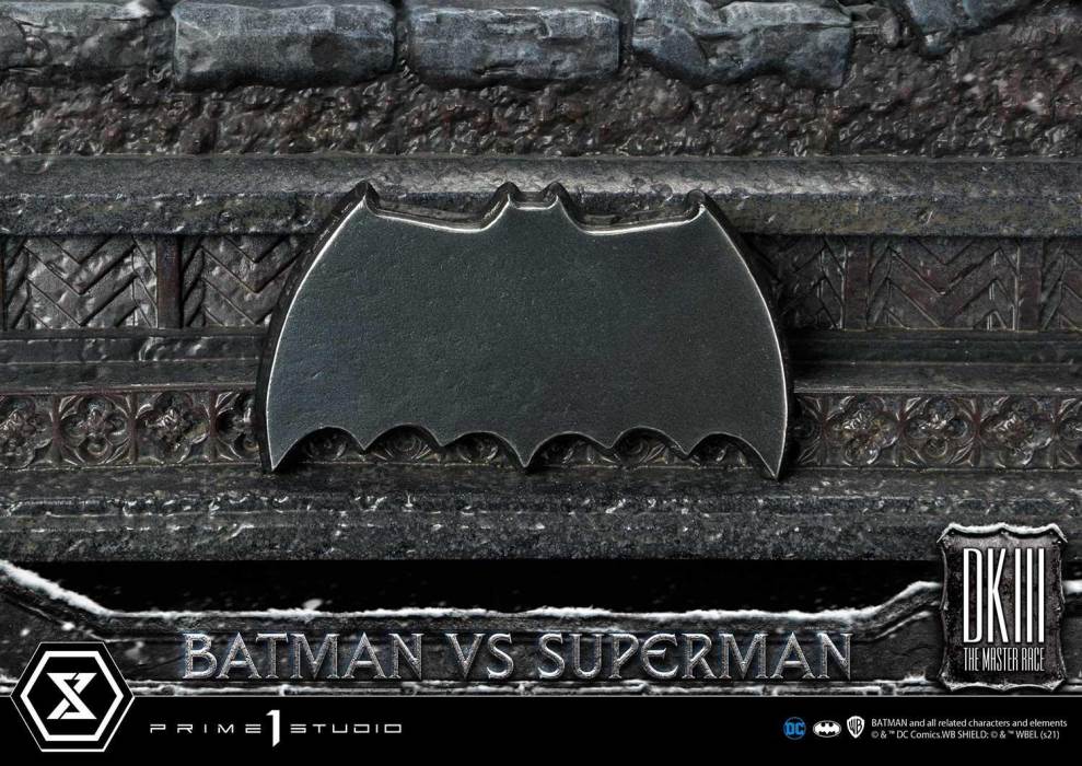 Batman:The Dark Knight Returns (Comics) Batman versus Superman Deluxe Version