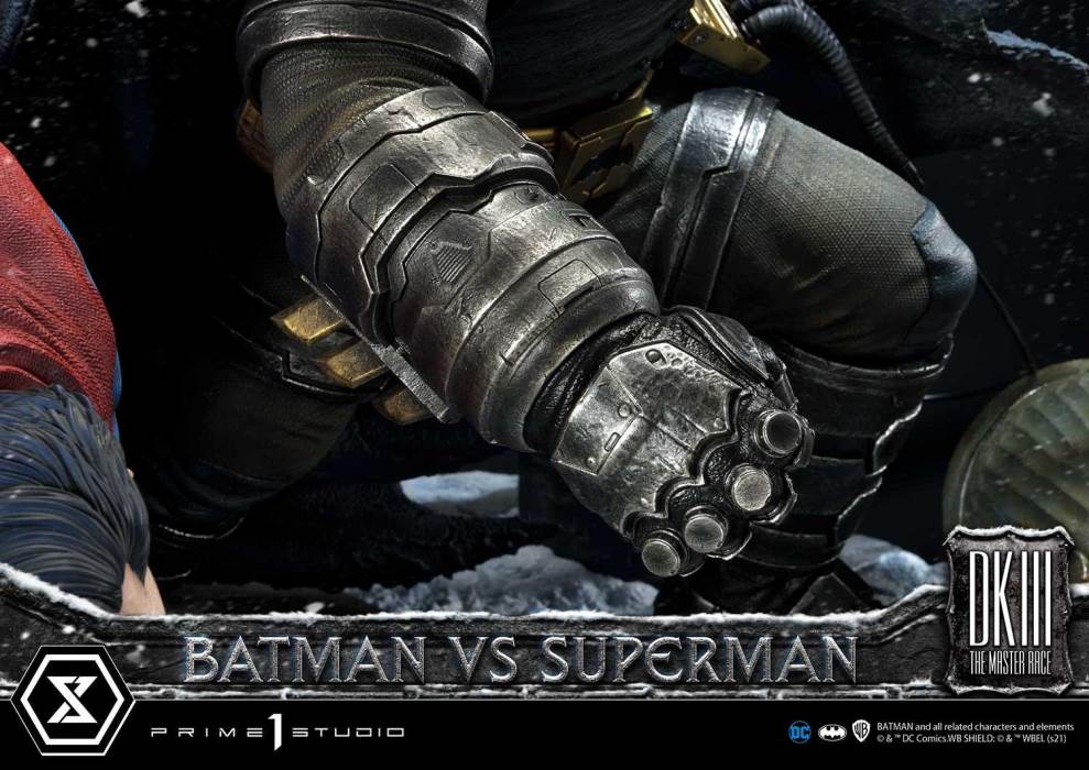 Batman:The Dark Knight Returns (Comics) Batman versus Superman Deluxe Version