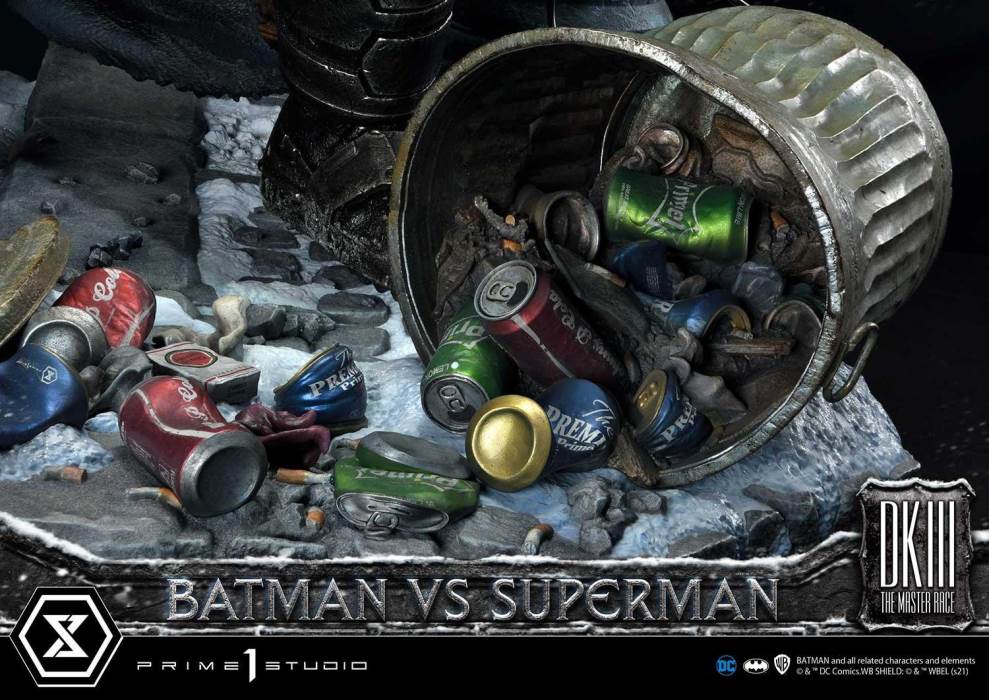 Batman:The Dark Knight Returns (Comics) Batman versus Superman Deluxe Version