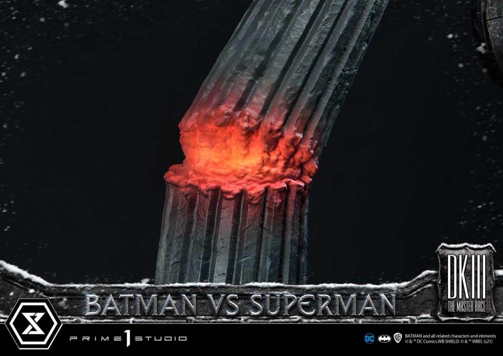 Batman:The Dark Knight Returns (Comics) Batman versus Superman Deluxe Version