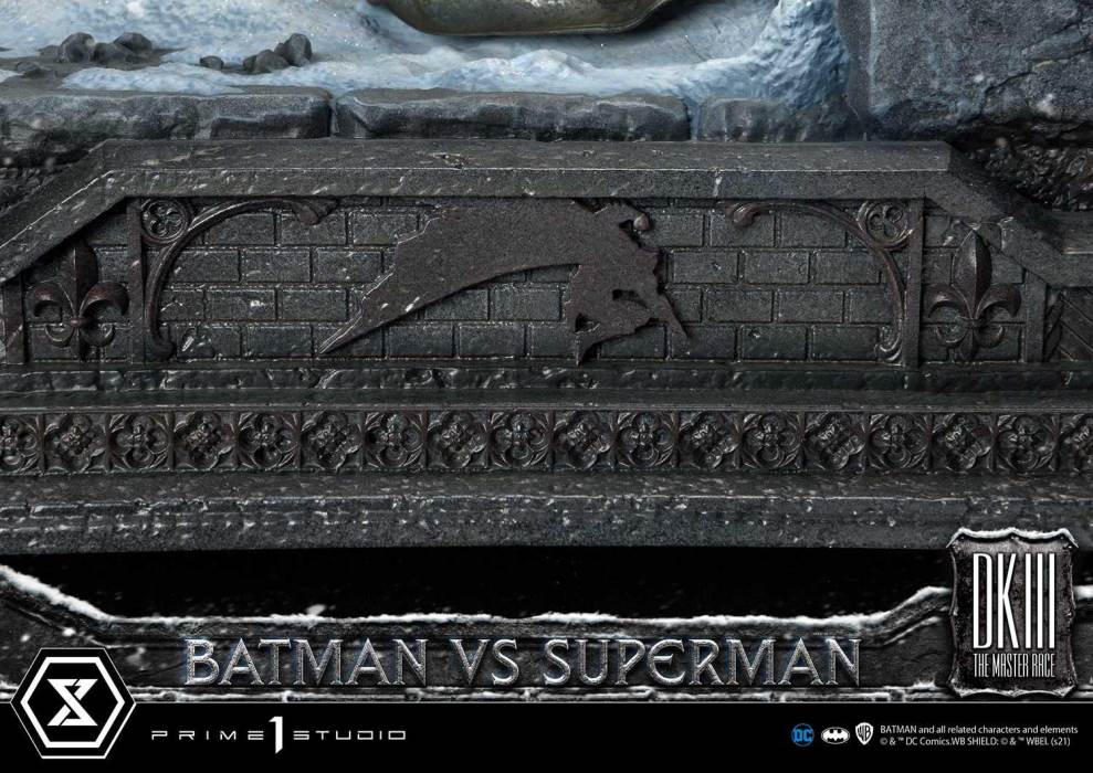 Batman:The Dark Knight Returns (Comics) Batman versus Superman Deluxe Version