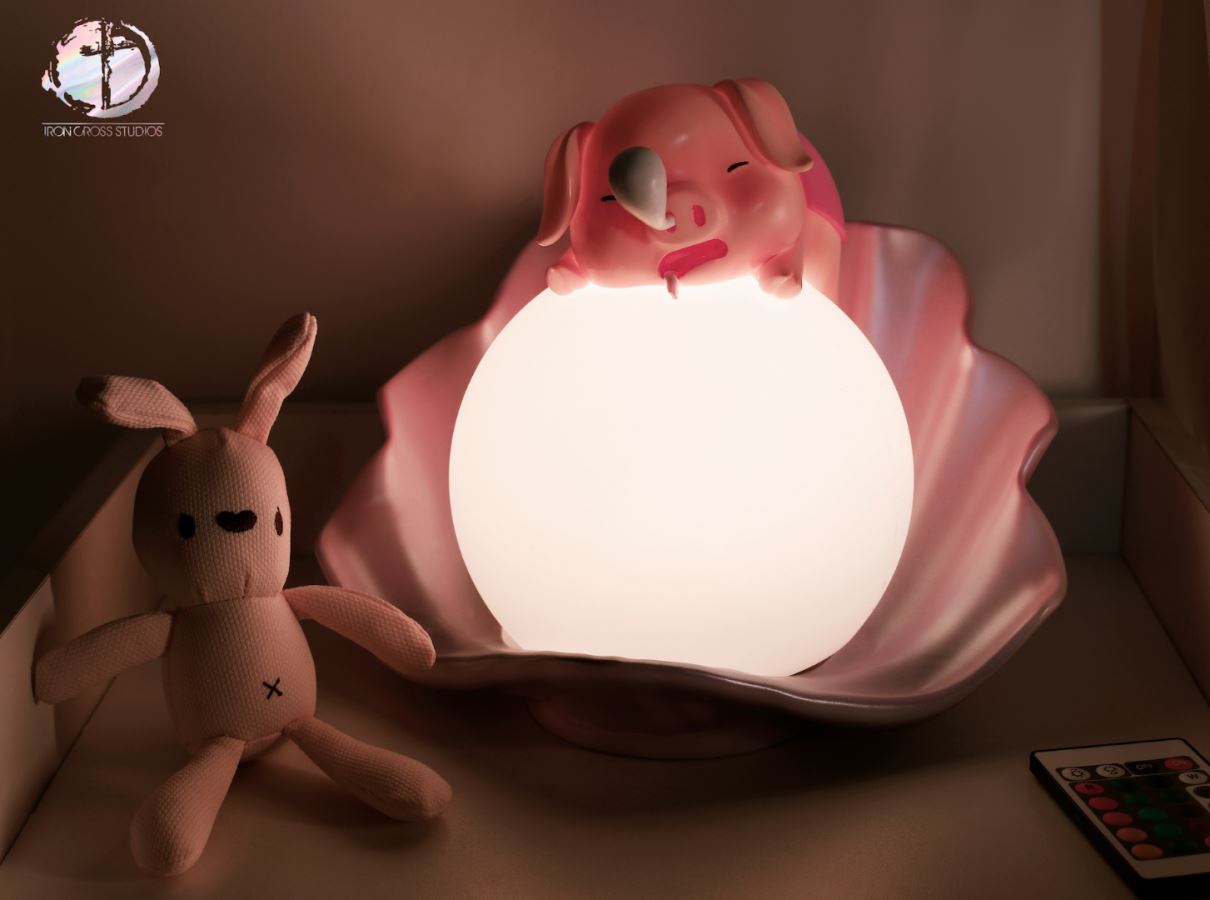 Pearl Piggy bedside lamp