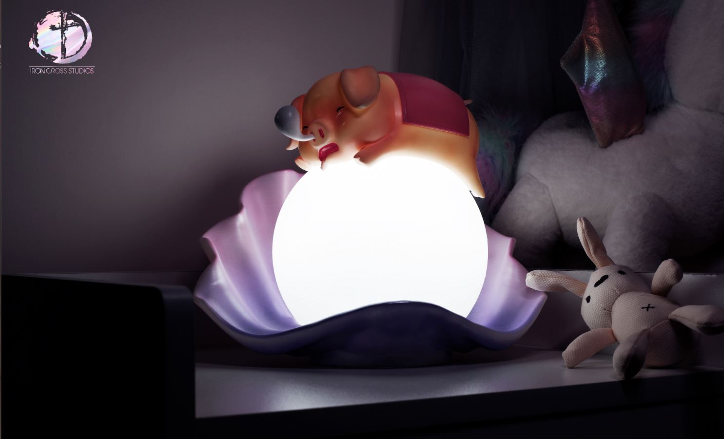 Pearl Piggy bedside lamp