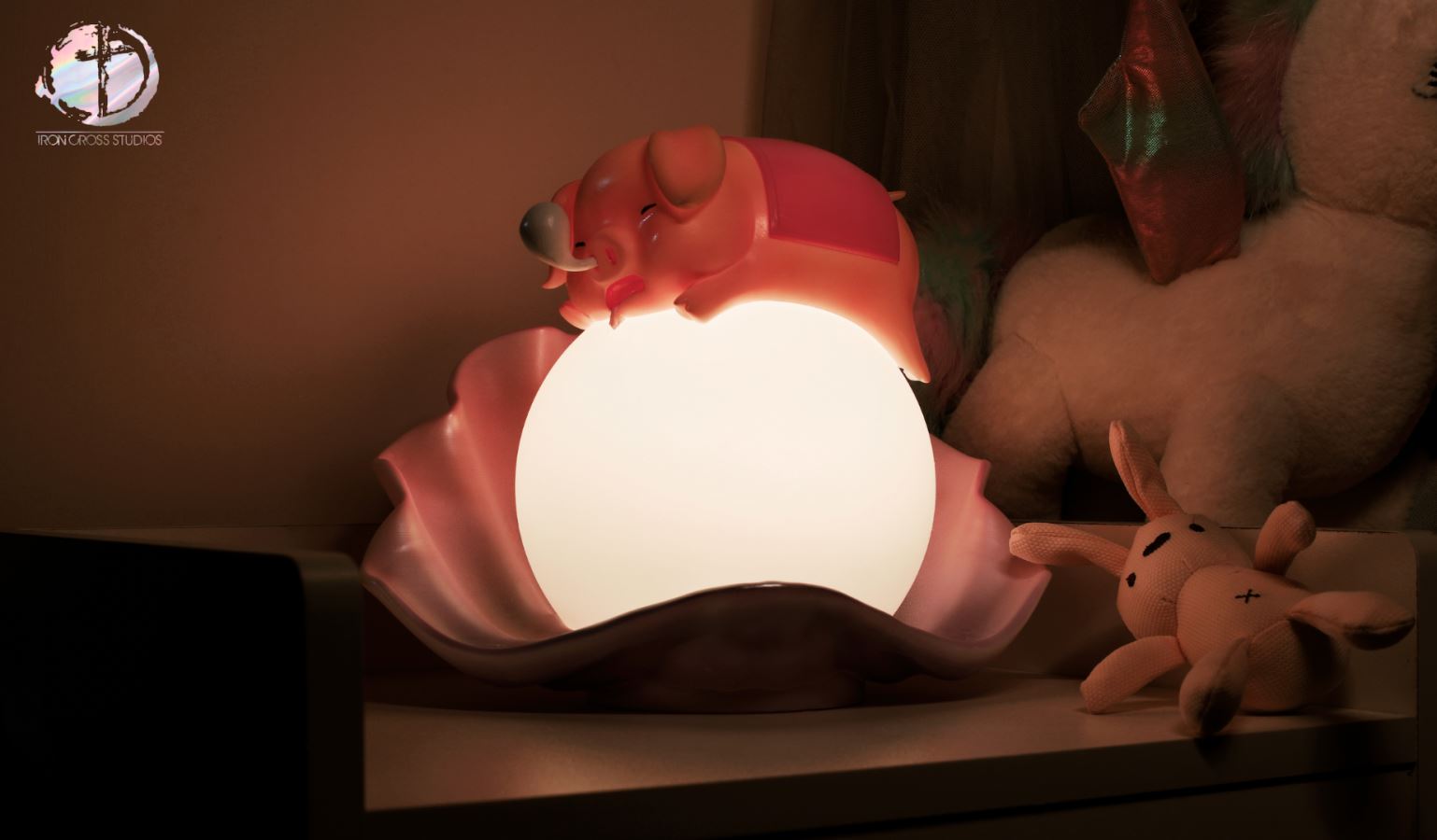 Pearl Piggy bedside lamp