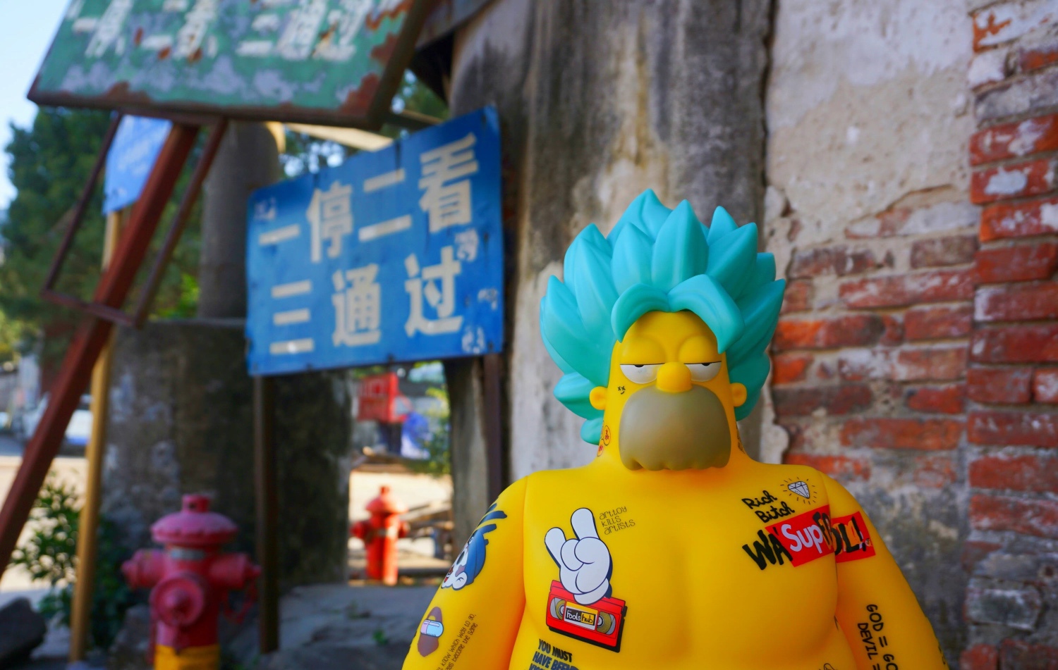 YELLOWFOOL trendy figure