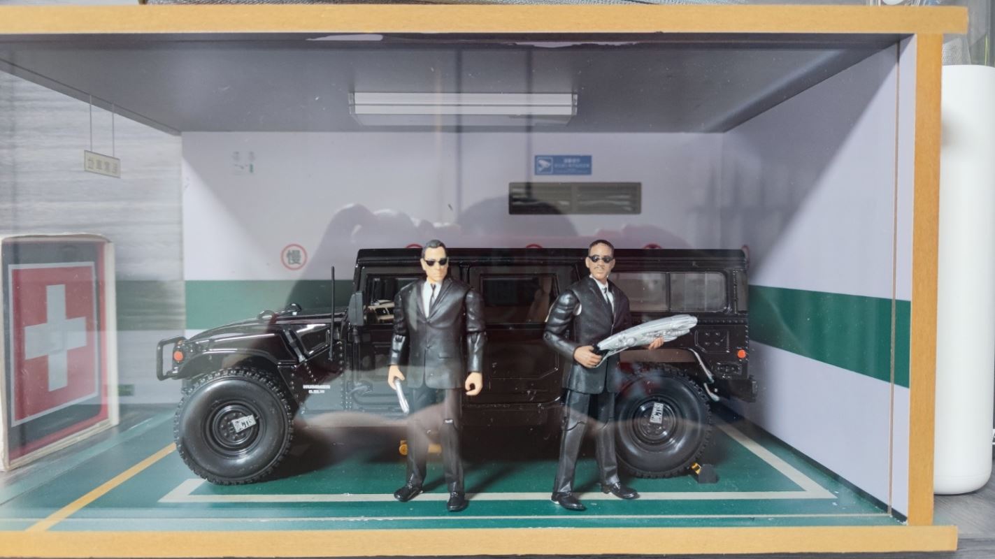 Agent in black 1/12