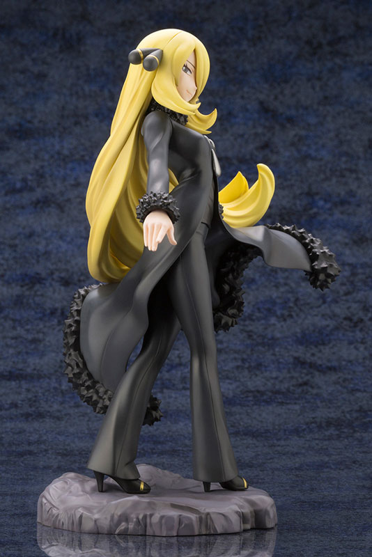 ARTFX J Pokemon Series Cynthia with Garchomp 1/8