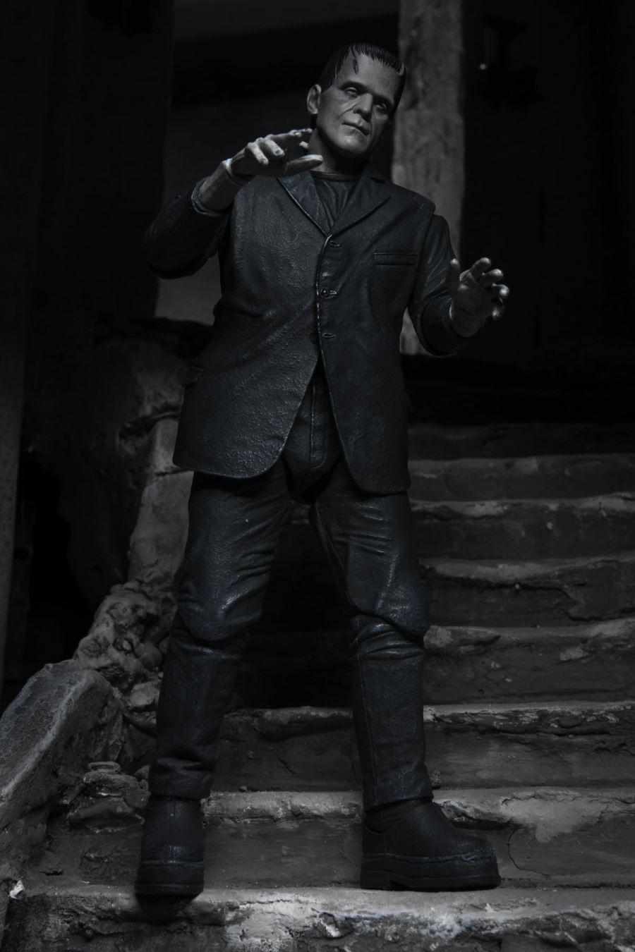 Universal Monsters: Frankenstein's Monster Ultimate Figure