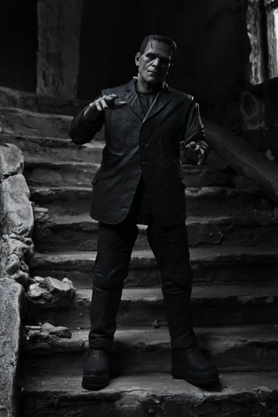 Universal Monsters: Frankenstein's Monster Ultimate Figure