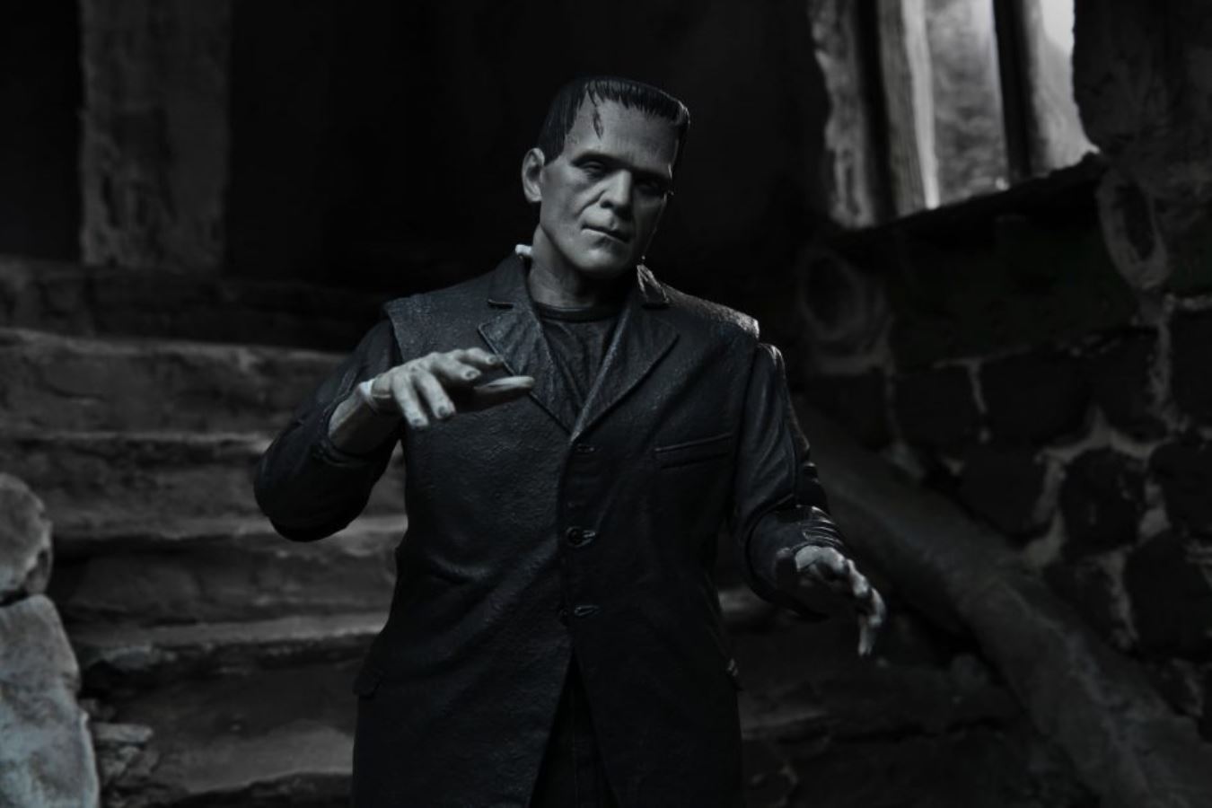 Universal Monsters: Frankenstein's Monster Ultimate Figure