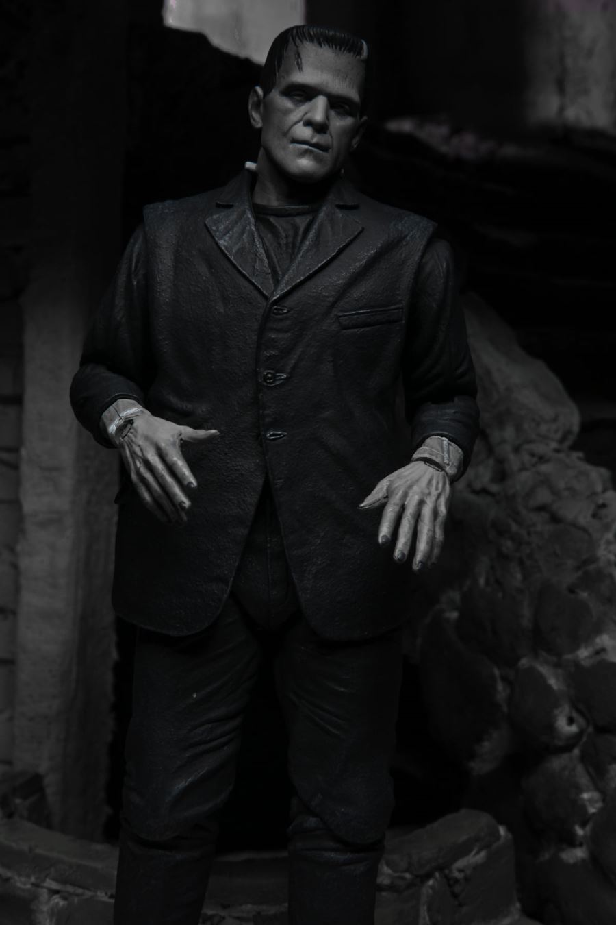 Universal Monsters: Frankenstein's Monster Ultimate Figure