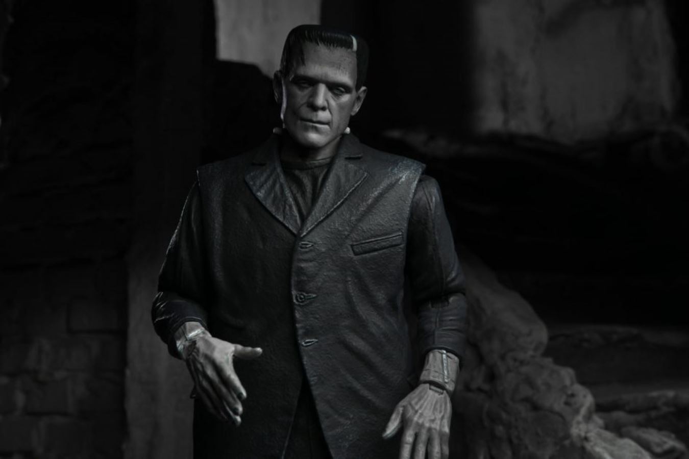 Universal Monsters: Frankenstein's Monster Ultimate Figure