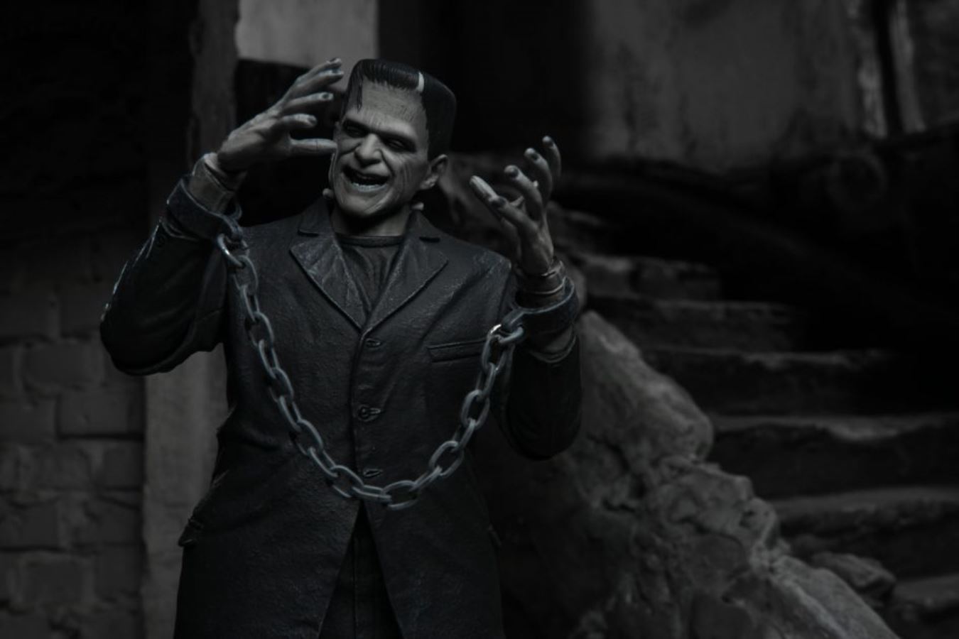 Universal Monsters: Frankenstein's Monster Ultimate Figure