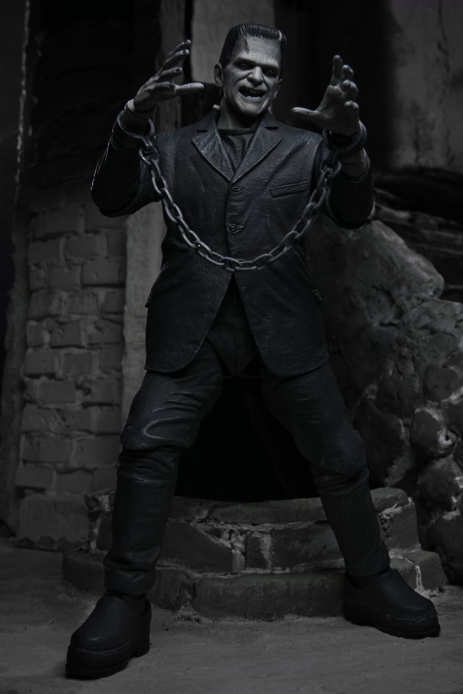 Universal Monsters: Frankenstein's Monster Ultimate Figure