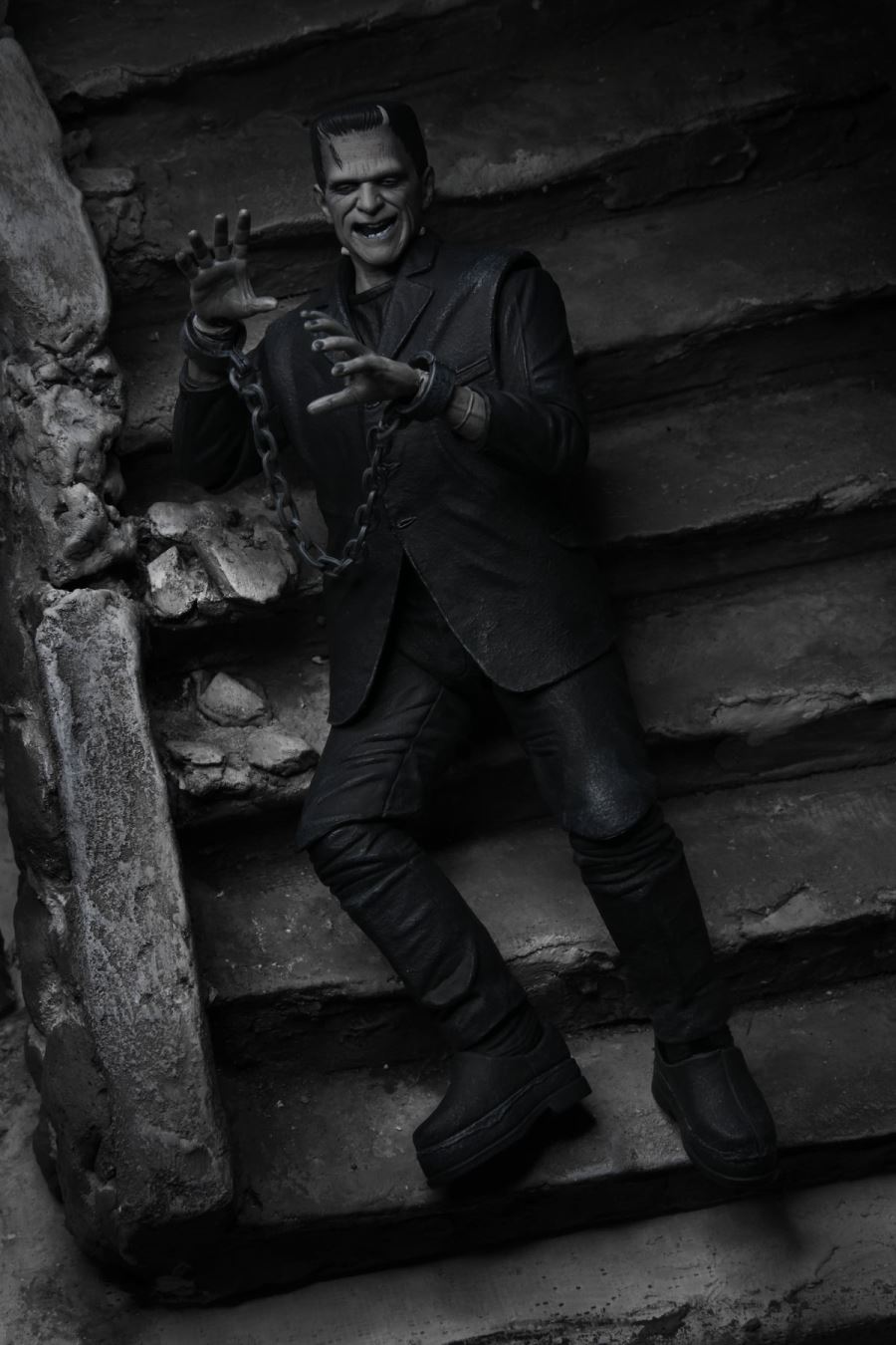 Universal Monsters: Frankenstein's Monster Ultimate Figure
