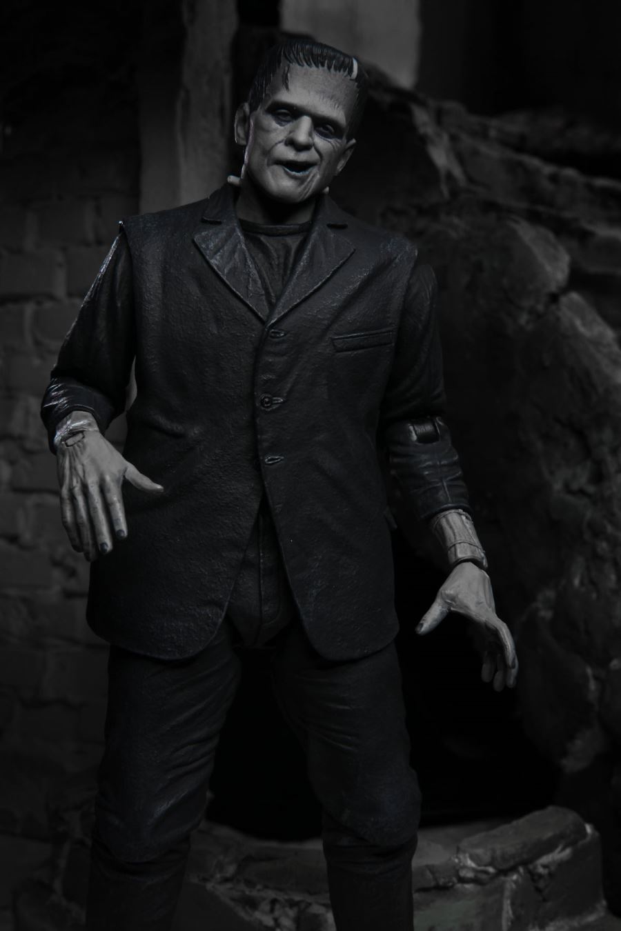 Universal Monsters: Frankenstein's Monster Ultimate Figure
