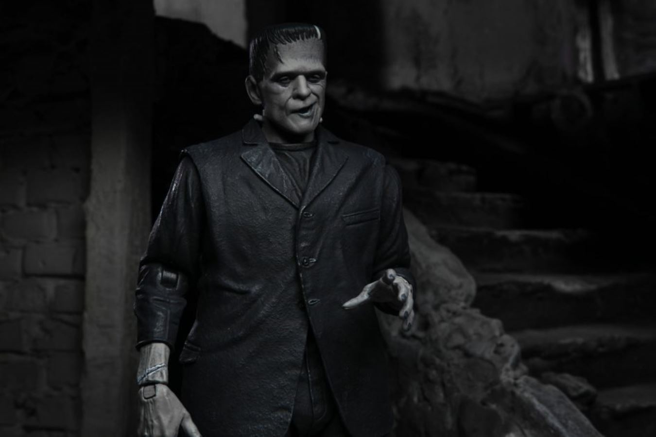 Universal Monsters: Frankenstein's Monster Ultimate Figure