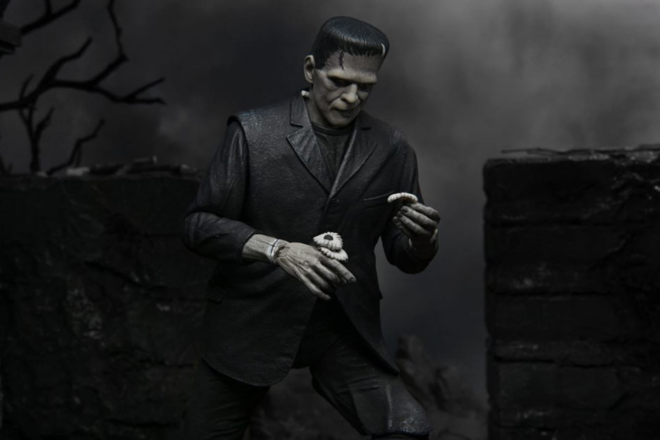 Universal Monsters: Frankenstein's Monster Ultimate Figure