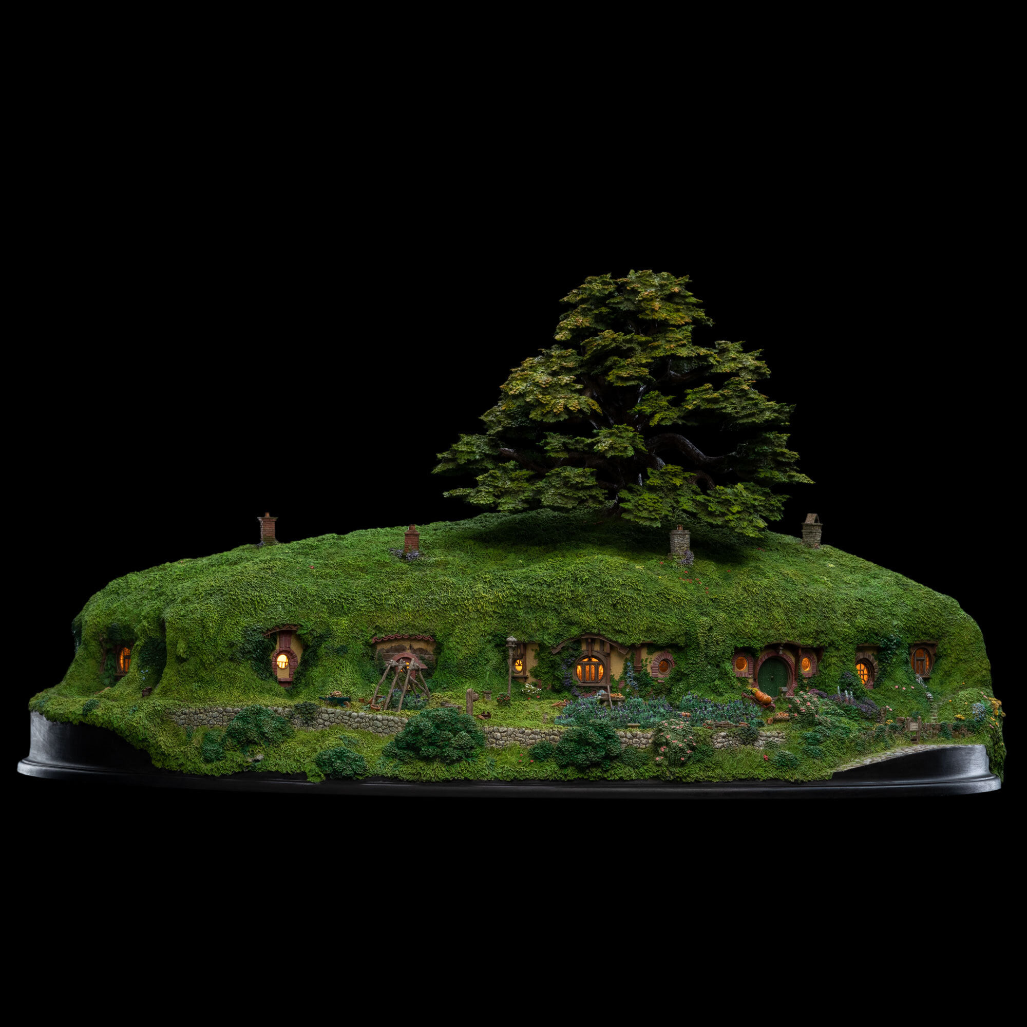 Bag End on the Hill (The Lord of the Rings : The Fellowship of the Ring)
