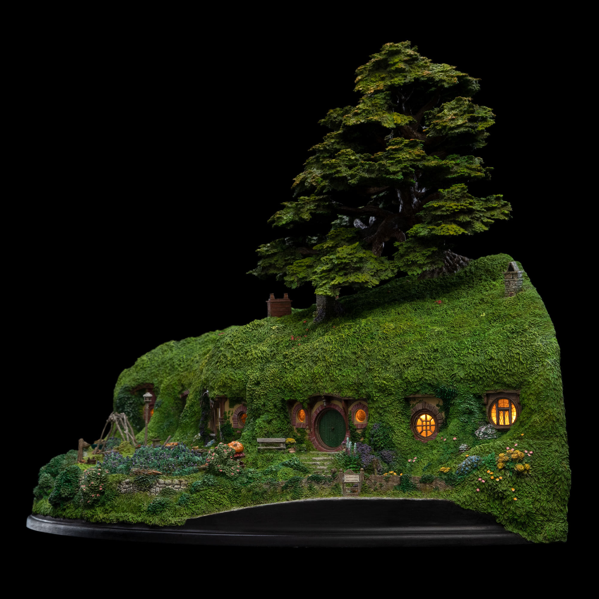 Bag End on the Hill (The Lord of the Rings : The Fellowship of the Ring)