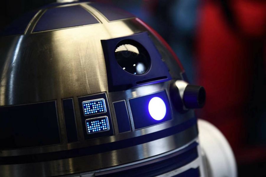 Star Wars R2D2 movable robot