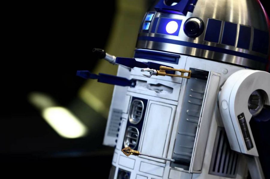 Star Wars R2D2 movable robot