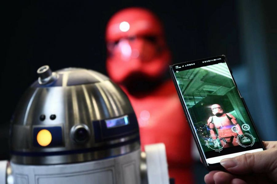 Star Wars R2D2 movable robot